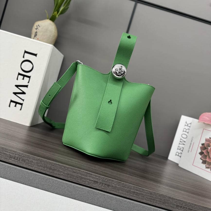 0017-New Pebble Bucket